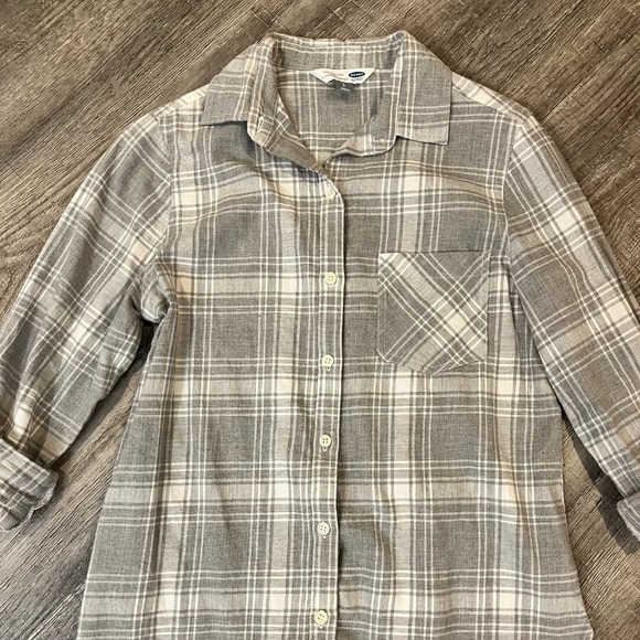 Old Navy button down flannel - size small. - Picture 2 of 3